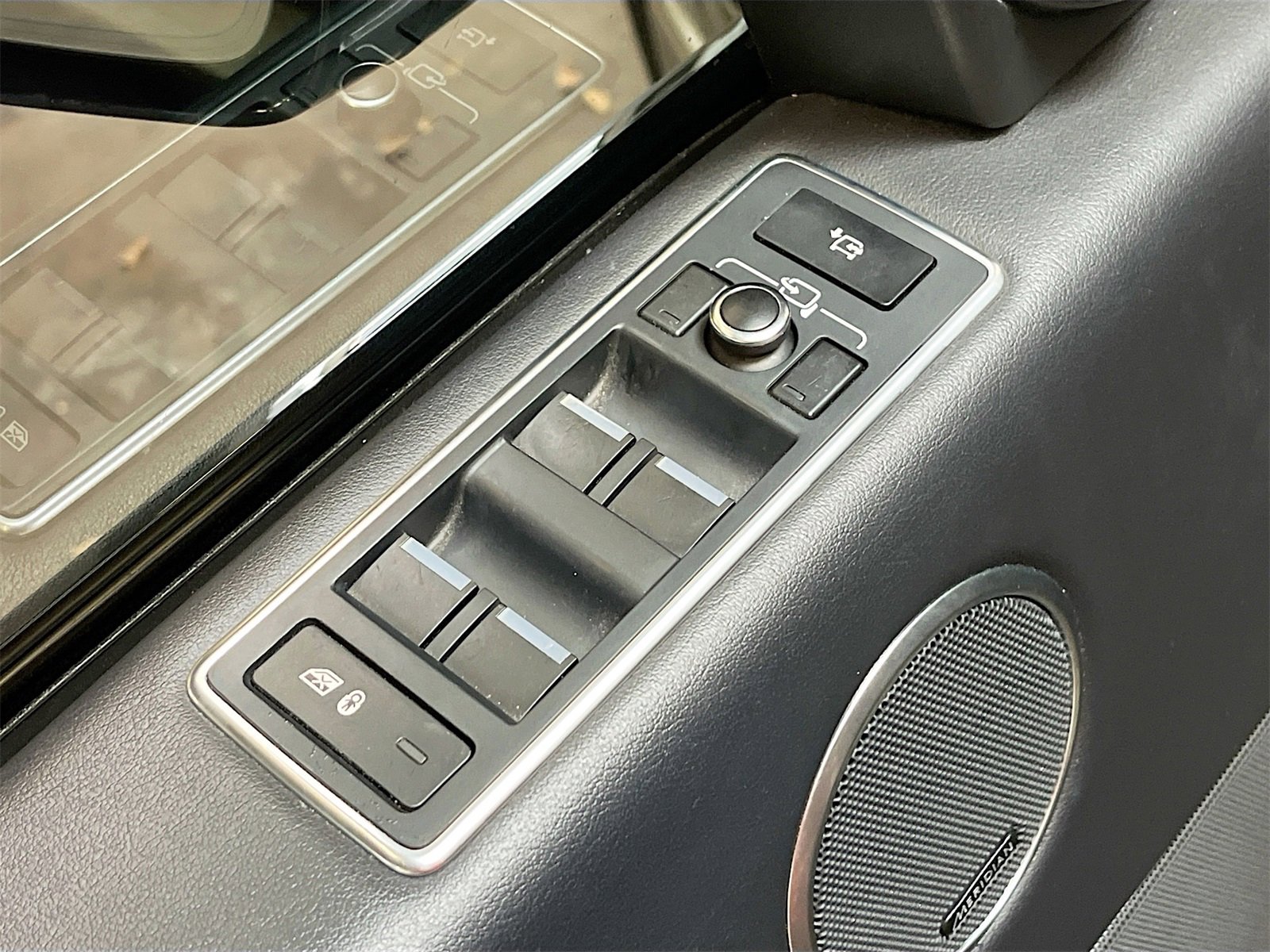 Used 2015 Land Rover Range Rover Supercharged image 18