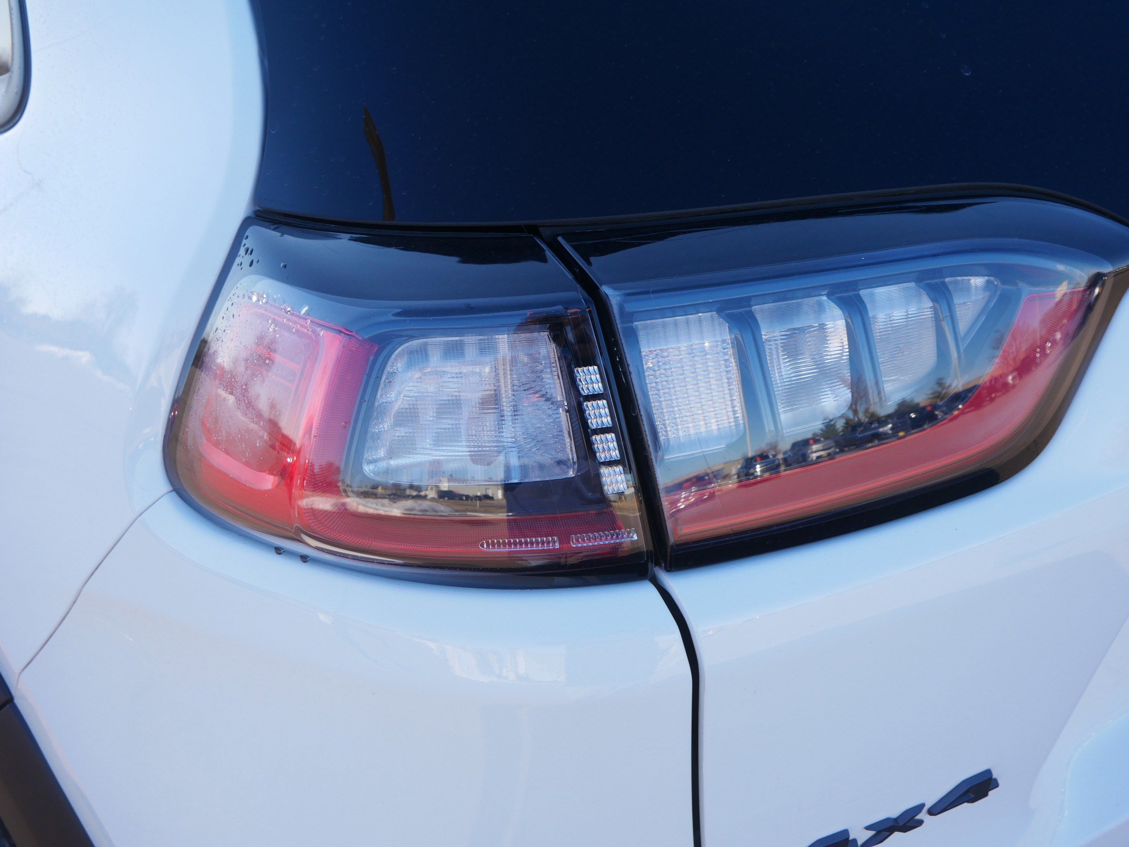 Used 2022 Jeep Cherokee Trailhawk image 17