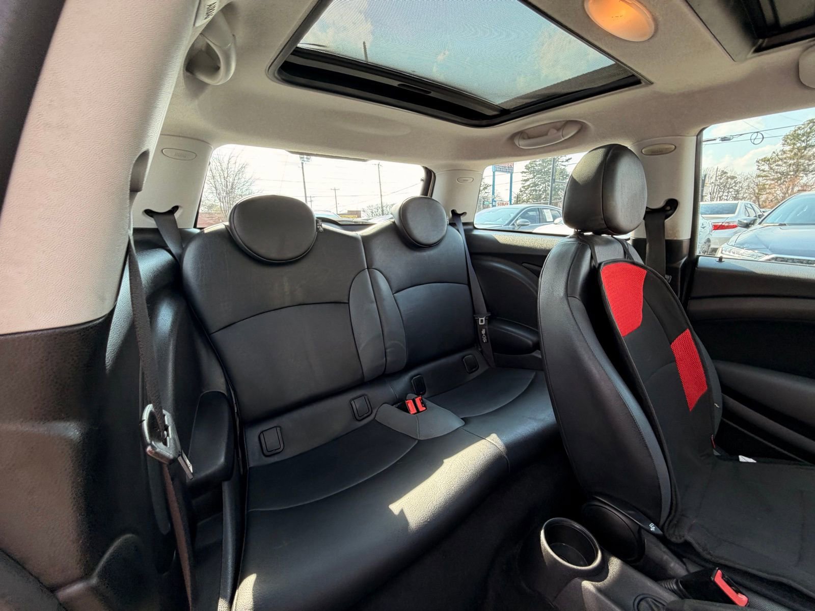 Used 2010 MINI Cooper Hardtop image 18