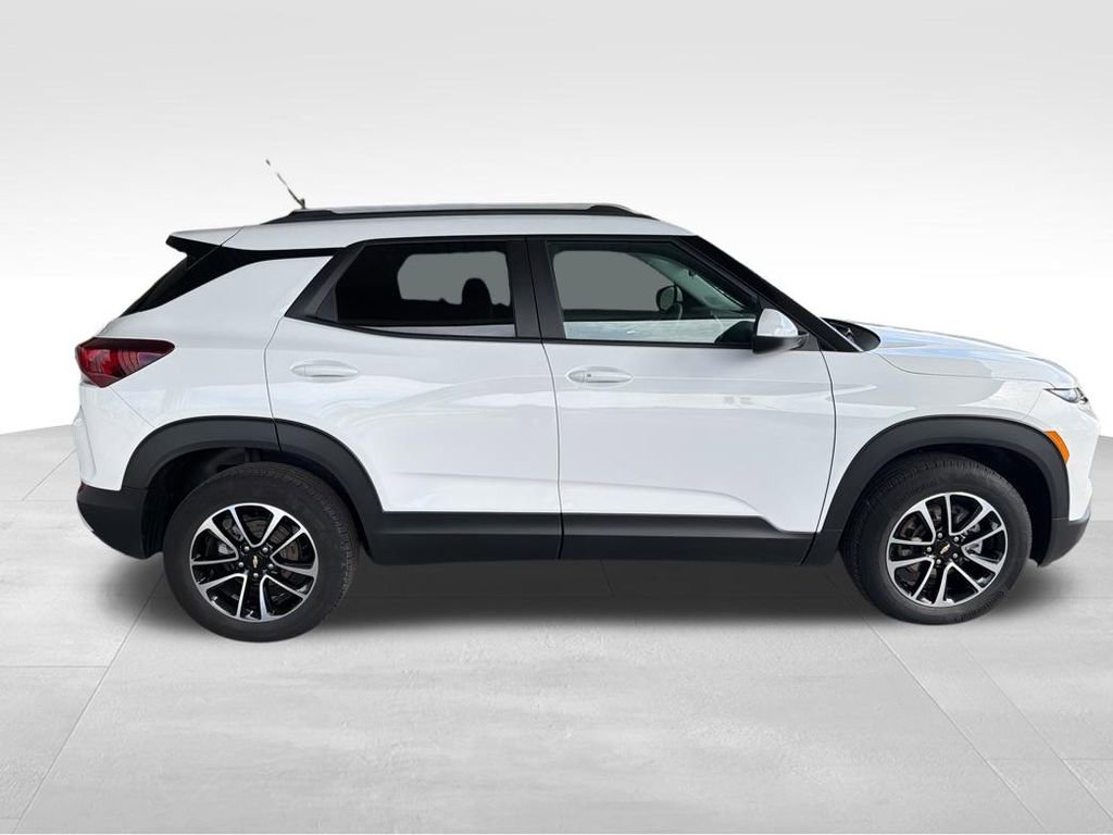 Used 2025 Chevrolet TrailBlazer LT w/ Driver Confidence Package image 6