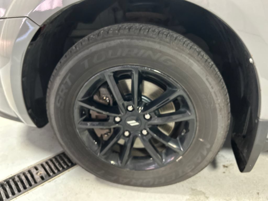 Used 2020 Dodge Journey SE w/ Blacktop Package FWD image 9