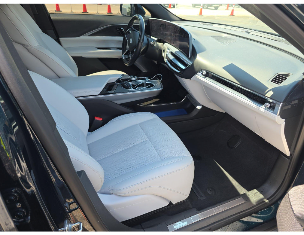 Used 2024 Cadillac Lyriq Sport AWD/4WD image 6