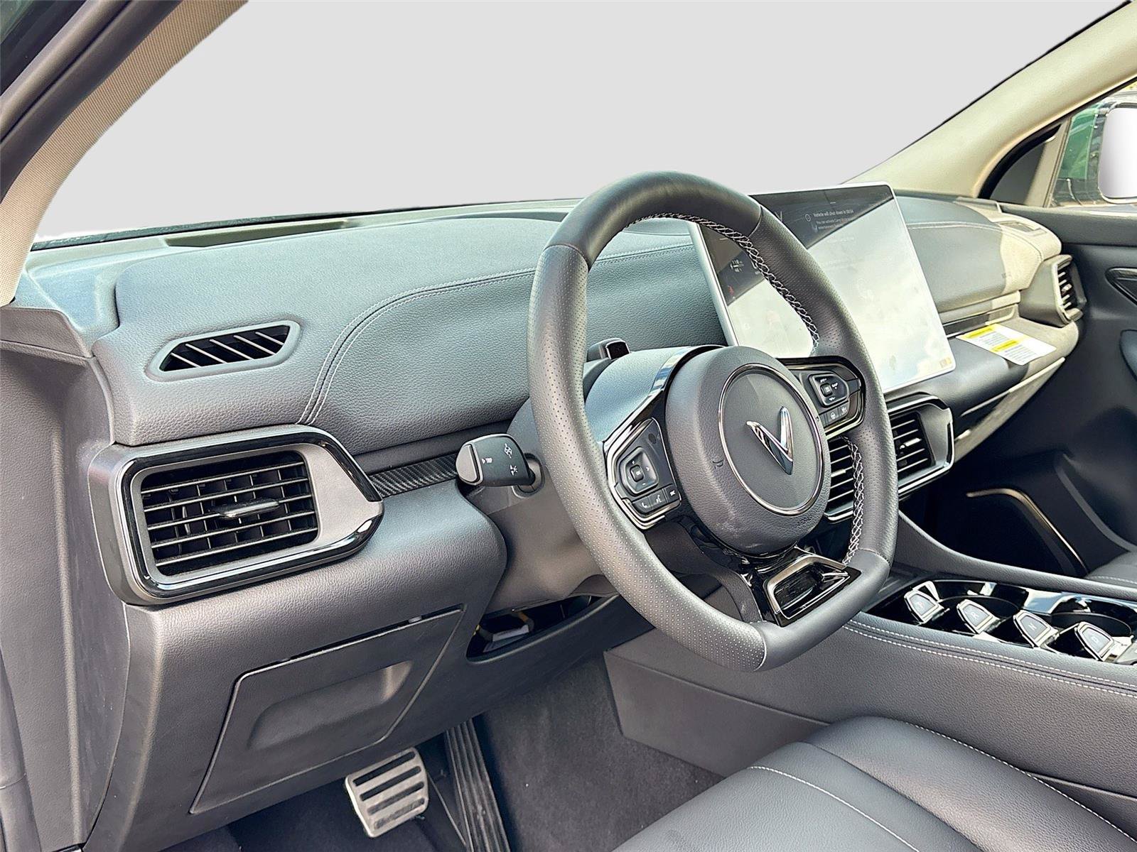 New 2025 VinFast VF 8 Eco AWD/4WD image 9