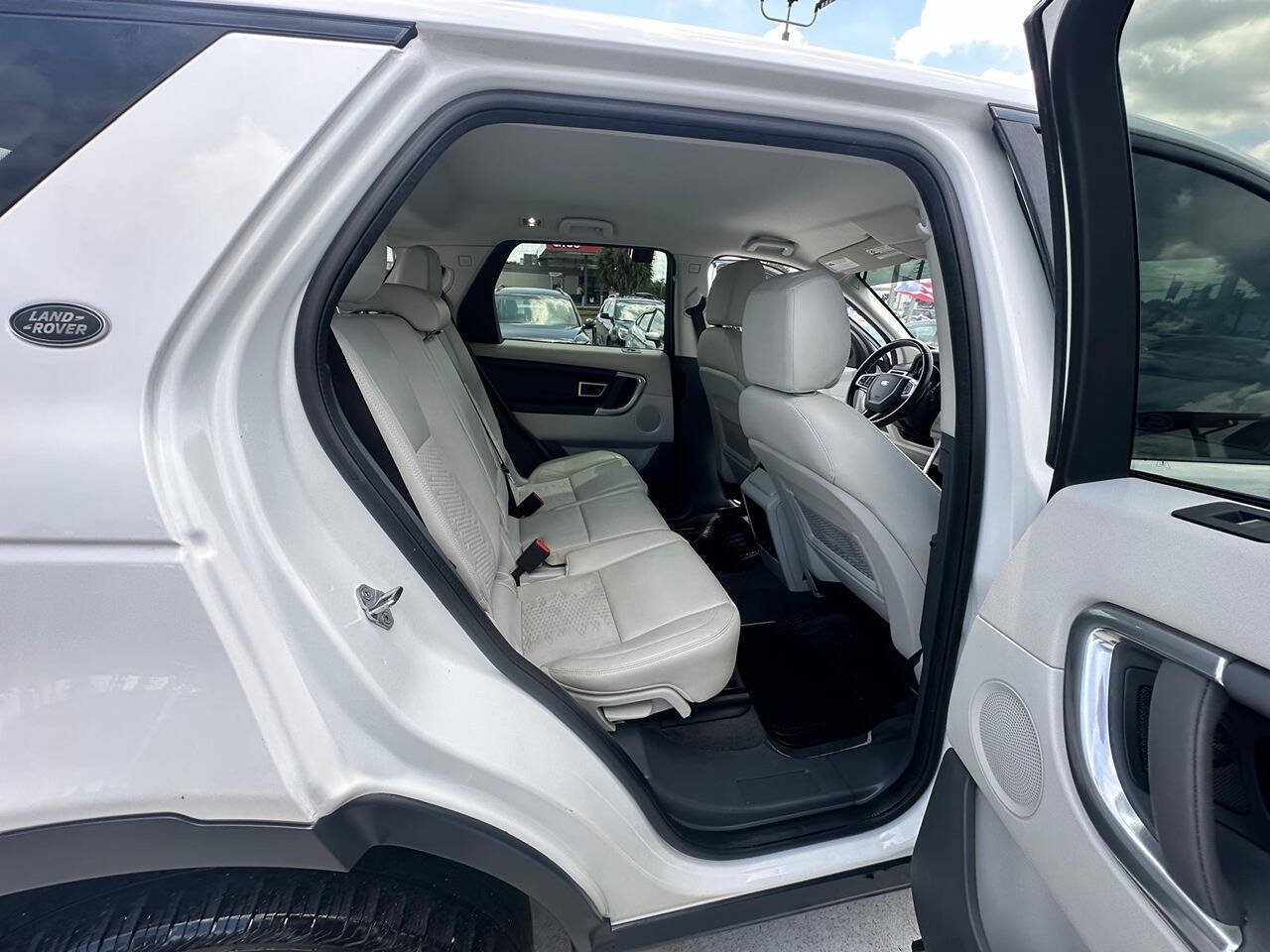Used 2019 Land Rover Discovery Sport SE AWD/4WD image 11