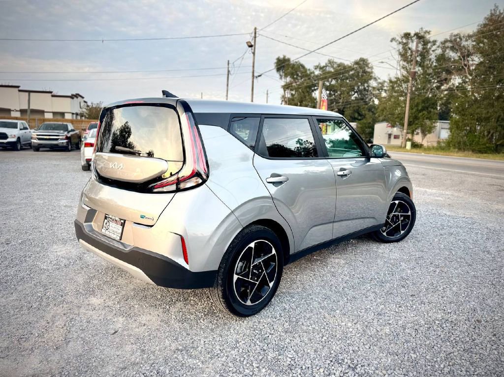 Used 2023 Kia Soul EX image 4