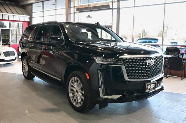 Used 2023 Cadillac Escalade ESV Premium Luxury image 3