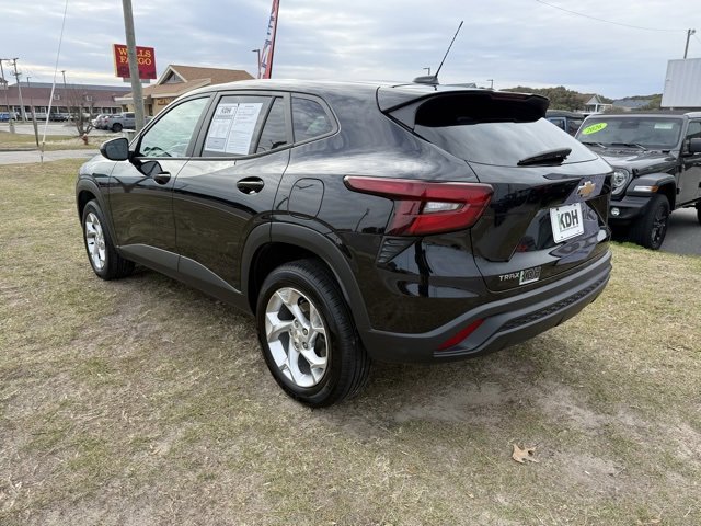 Used 2024 Chevrolet Trax LS w/ LS Convenience Package image 5
