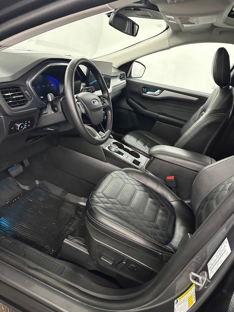 Used 2023 Ford Escape Platinum w/ Premium Technology Package image 10