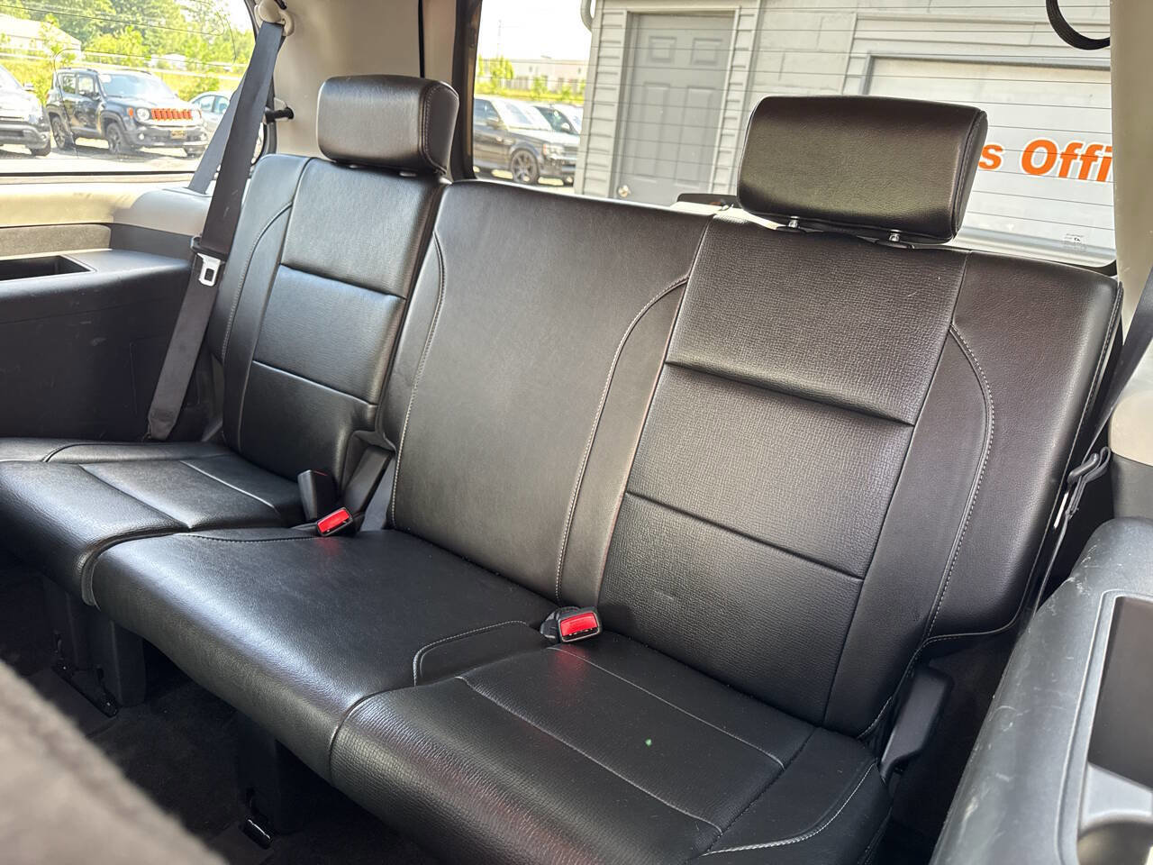 Used 2010 Nissan Armada Platinum image 23
