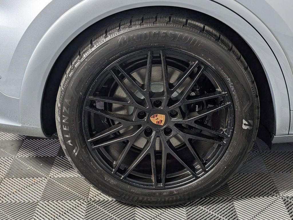 New 2026 Porsche Cayenne GTS image 13