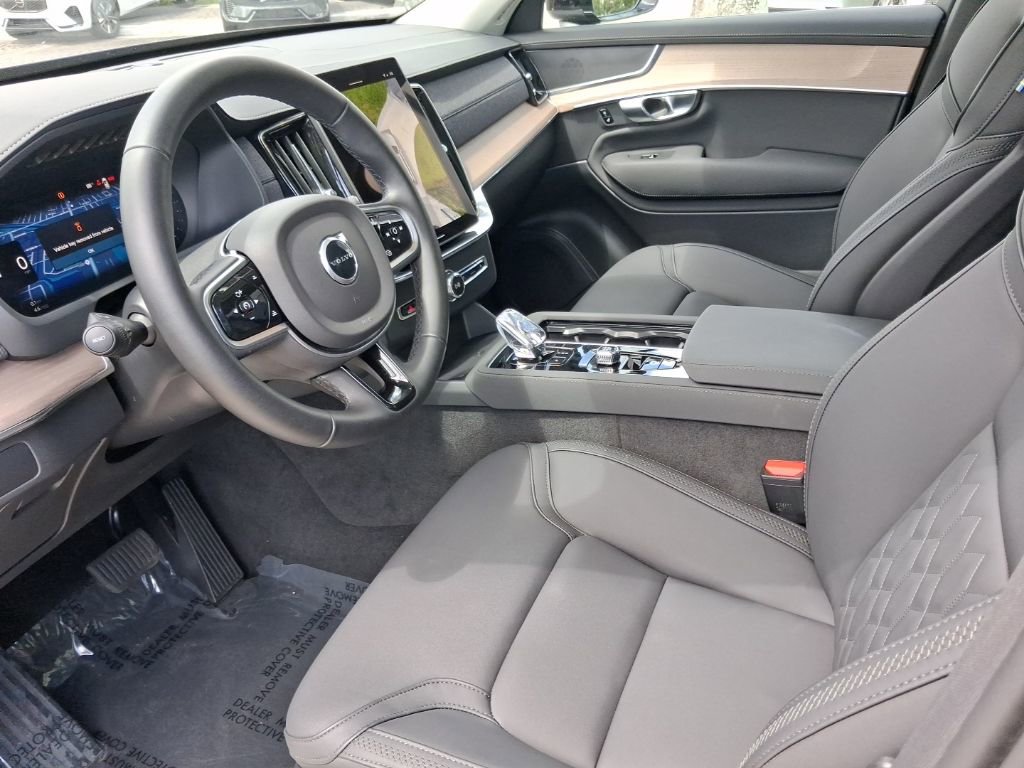 Used 2025 Volvo XC90 B5 Plus AWD/4WD image 13