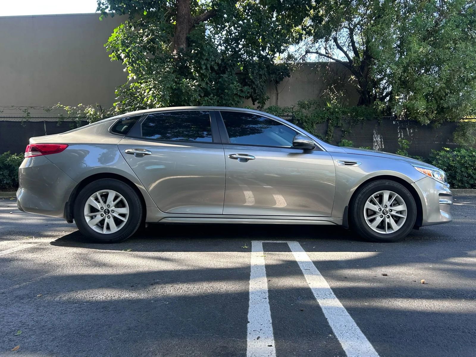Used 2018 Kia Optima LX image 4