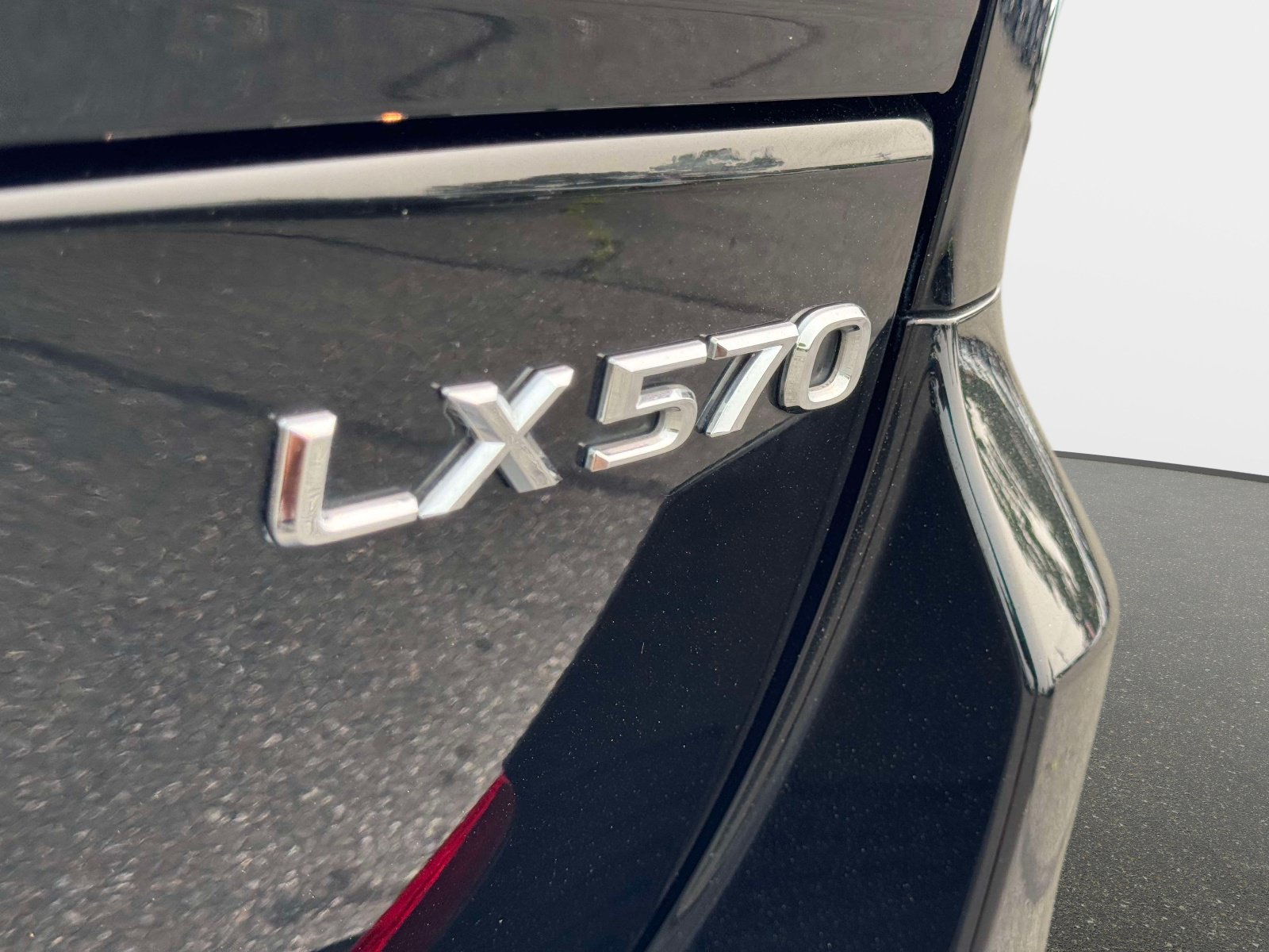 Used 2019 Lexus LX 570 4WD w/ Luxury Package image 11