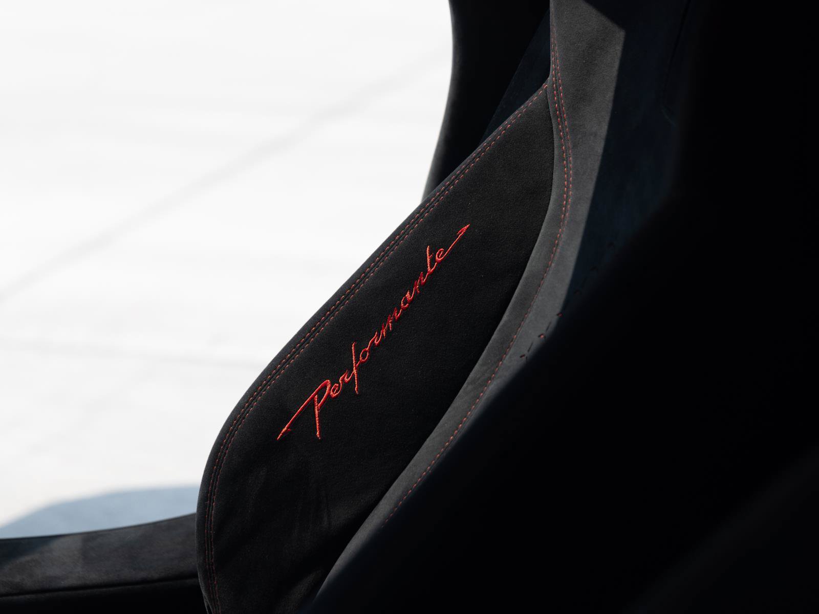 Used 2018 Lamborghini Huracan AWD/4WD image 50