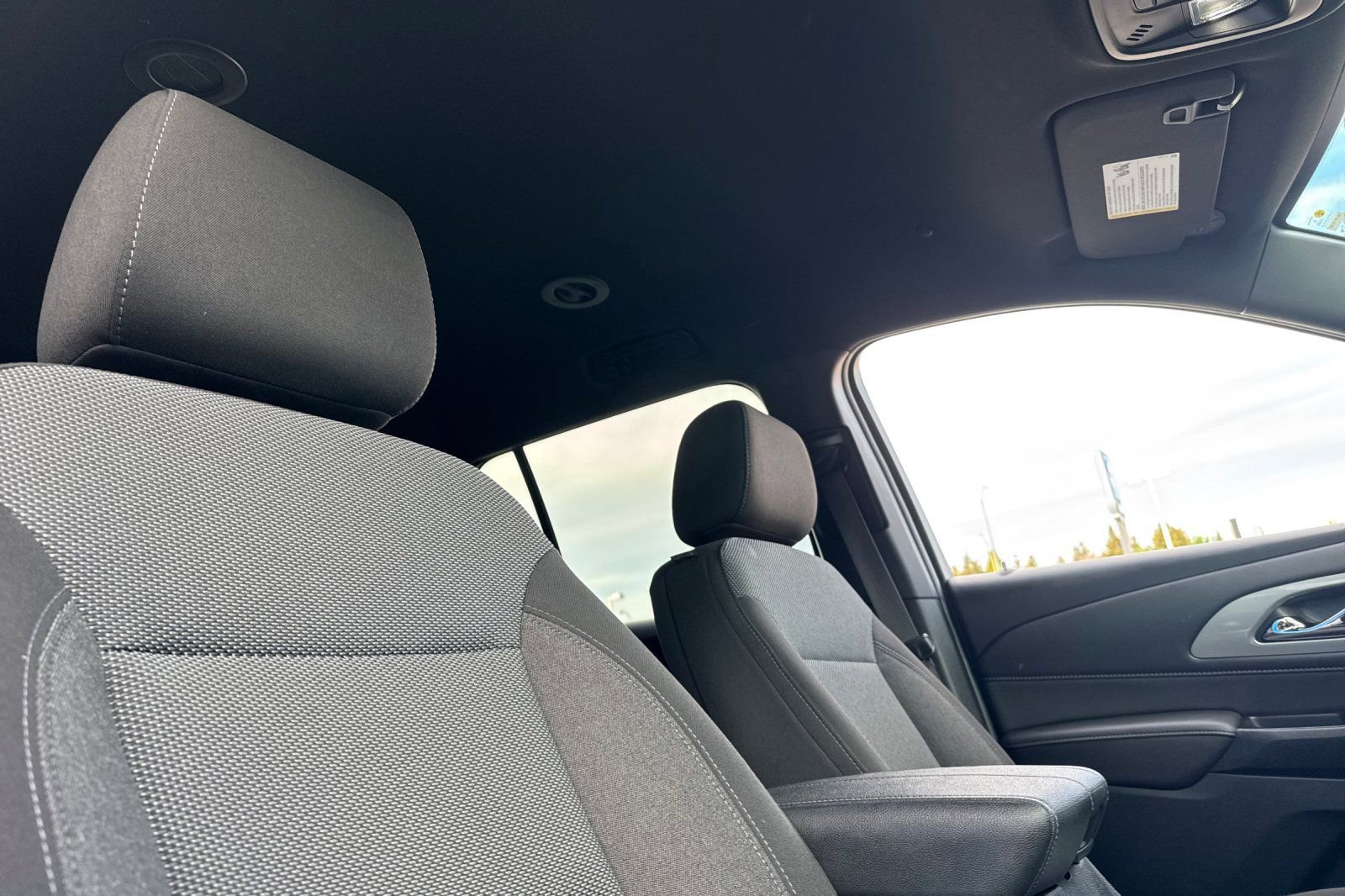 Used 2023 Chevrolet Traverse LT image 20