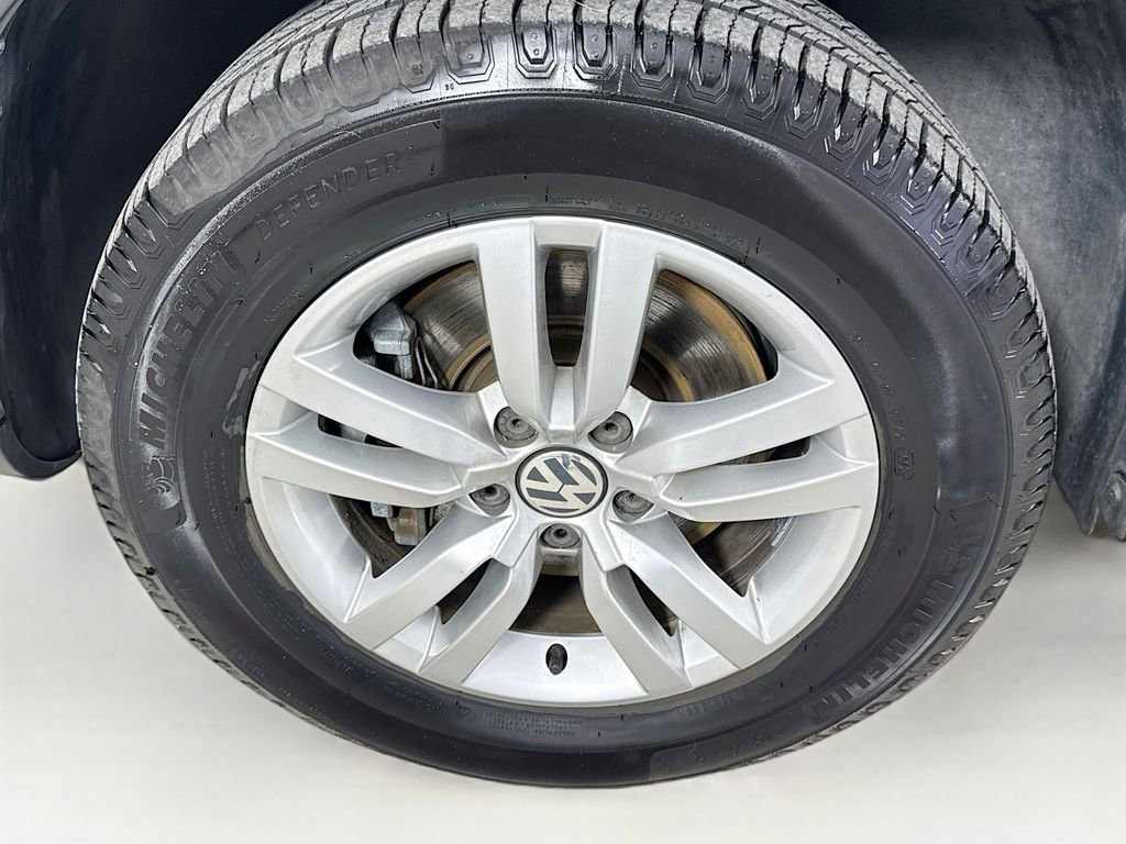 Used 2017 Volkswagen Tiguan S FWD image 39