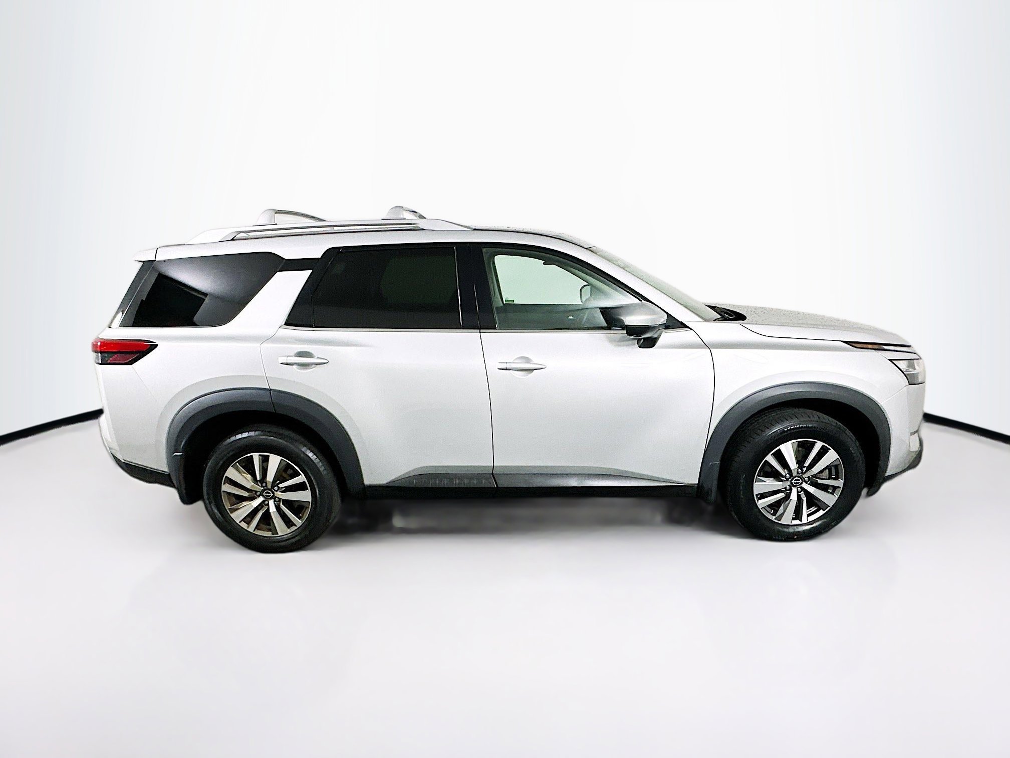 Used 2023 Nissan Pathfinder SL w/ Black Appearance Package image 10