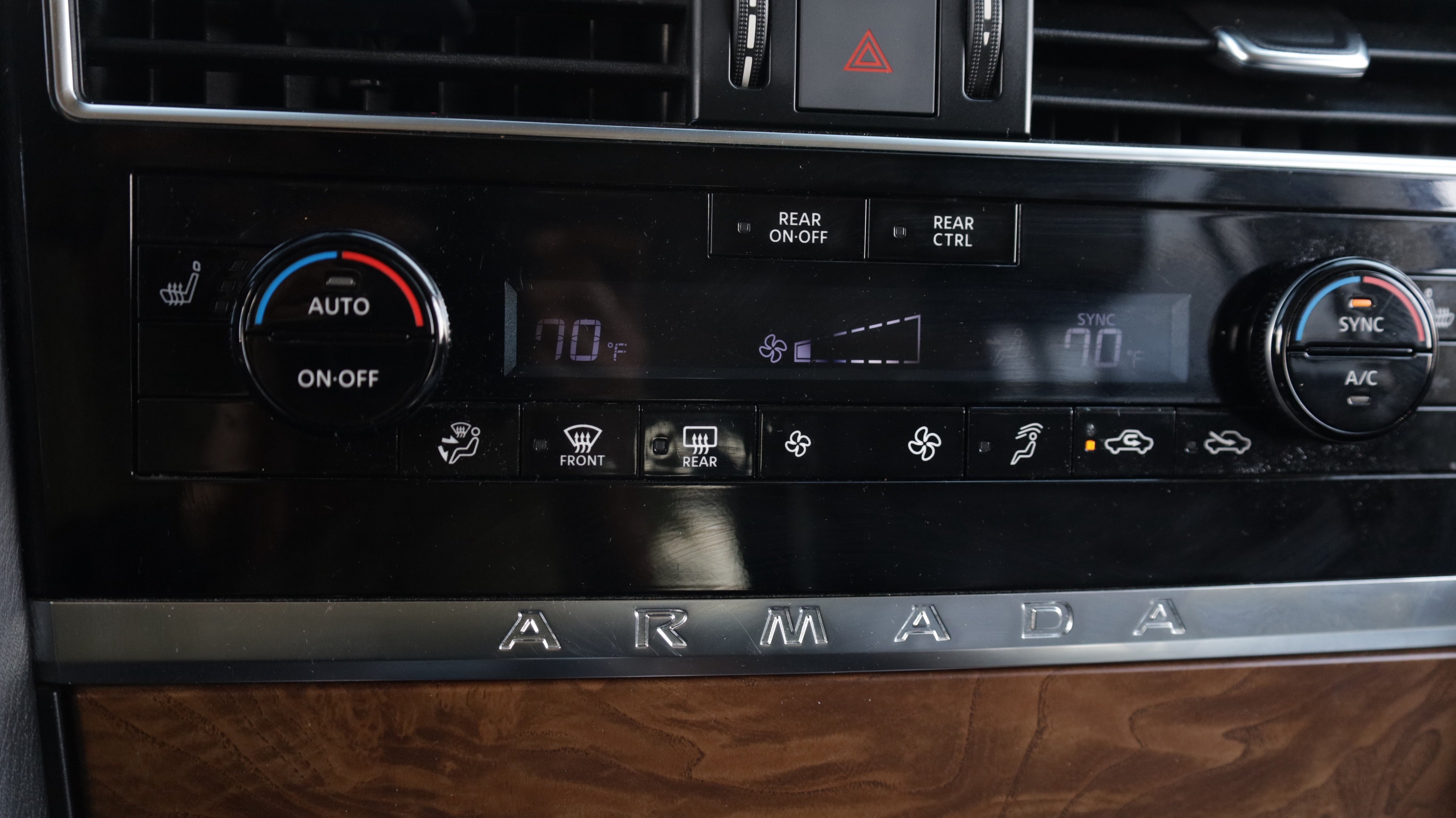 Used 2021 Nissan Armada SL w/ Captain's Chairs Package AWD/4WD image 8