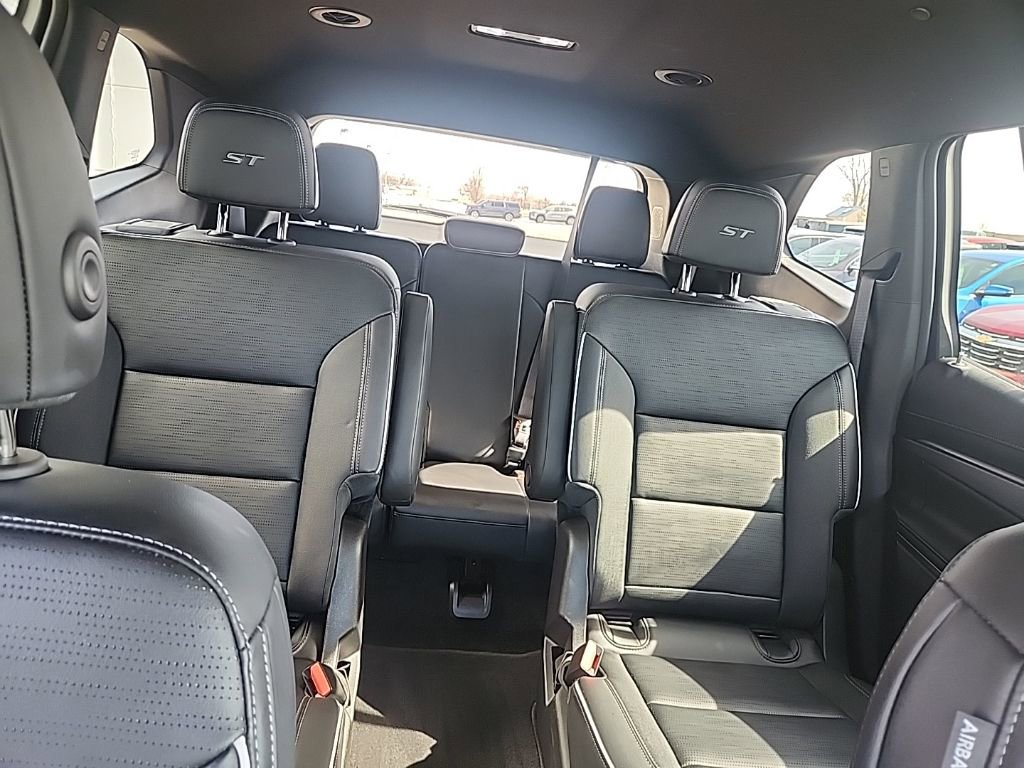 Used 2025 Buick Enclave Sport Touring image 18