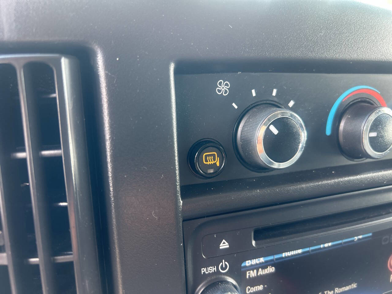 Used 2017 Chevrolet Express 2500 RWD image 14