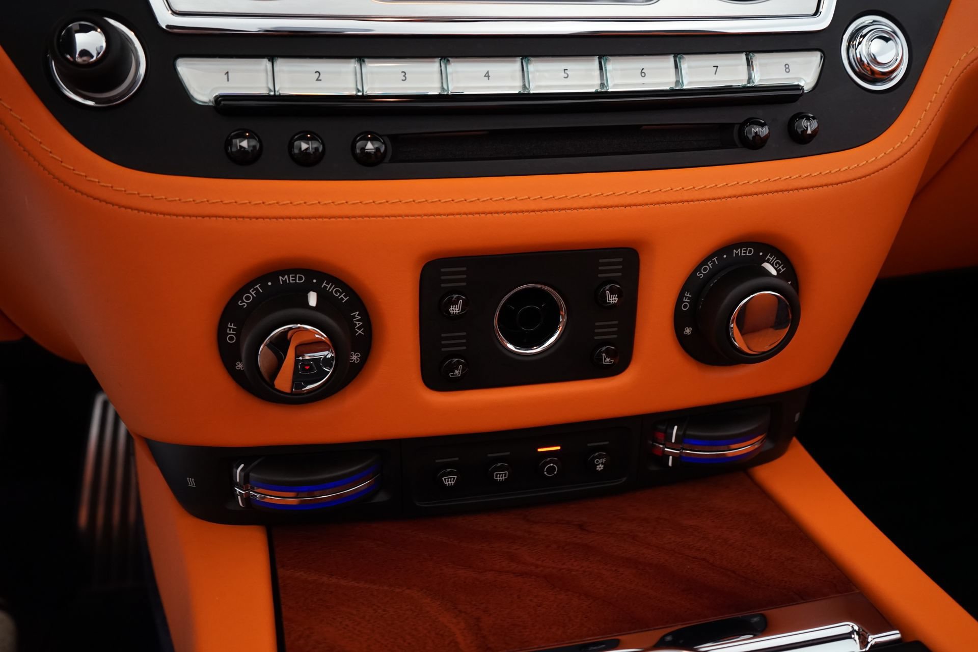 Used 2018 Rolls-Royce Dawn RWD image 20
