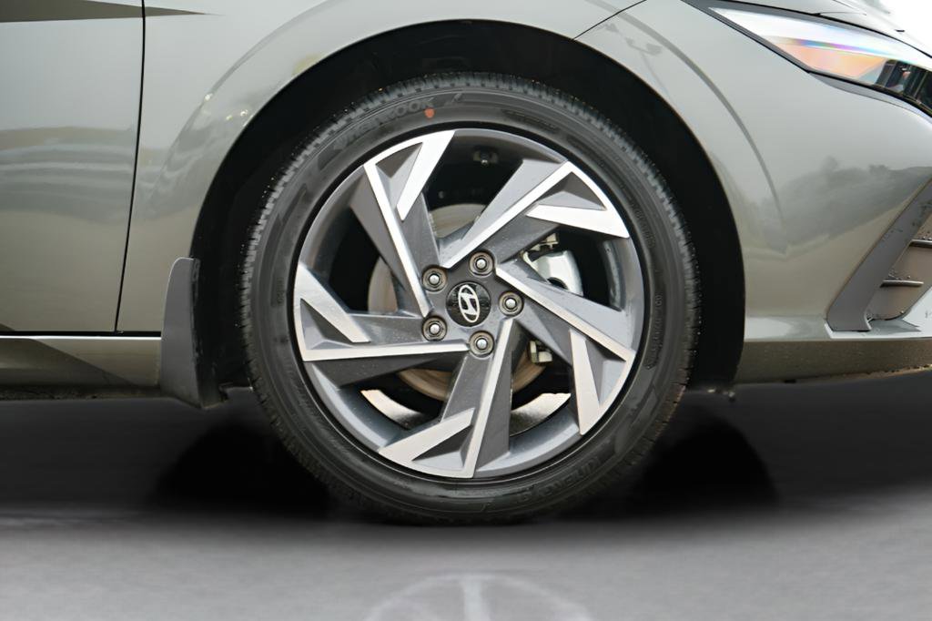 Certified 2025 Hyundai Elantra SEL FWD image 10