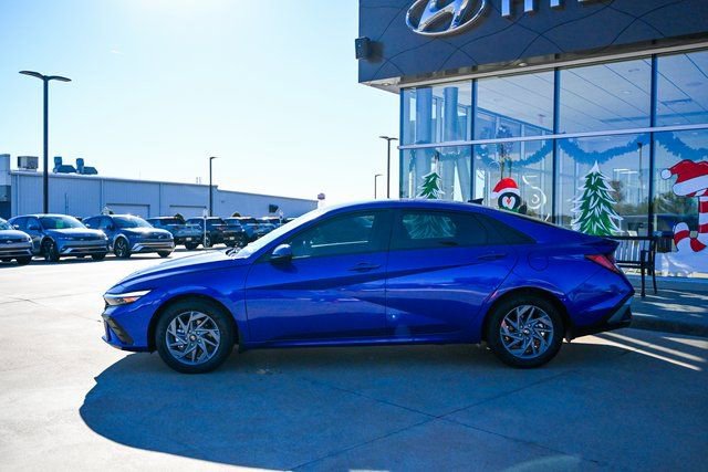 New 2026 Hyundai Elantra Blue image 2