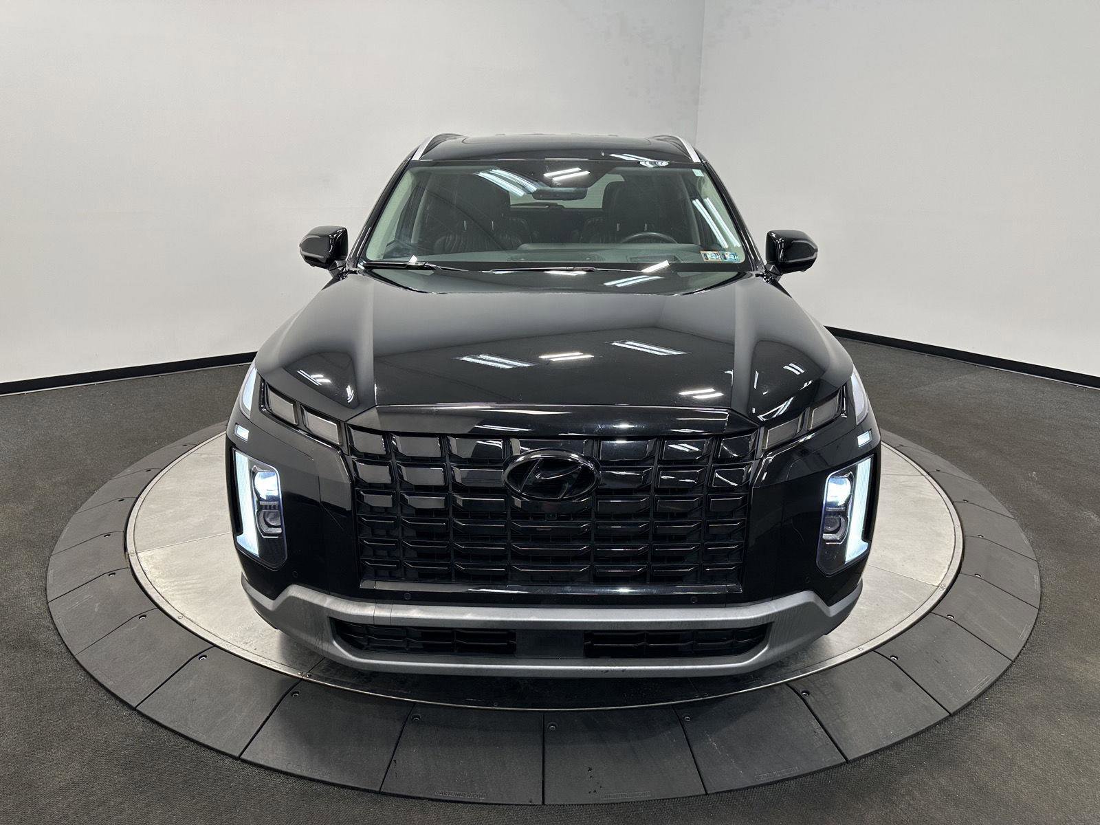 Used 2023 Hyundai Palisade Limited image 3