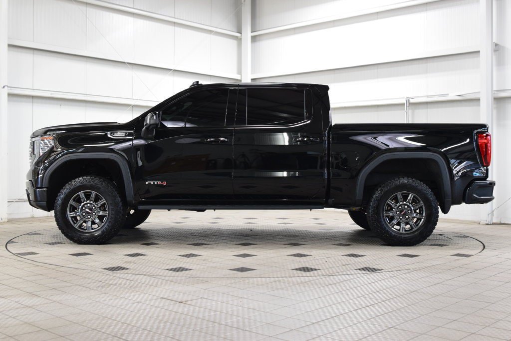 Used 2025 GMC Sierra 1500 AT4 w/ AT4 Premium Package AWD/4WD image 4