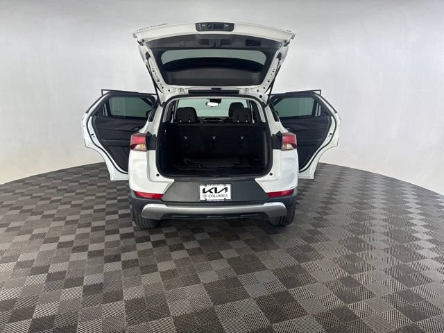 Used 2023 Chevrolet TrailBlazer LT FWD image 17