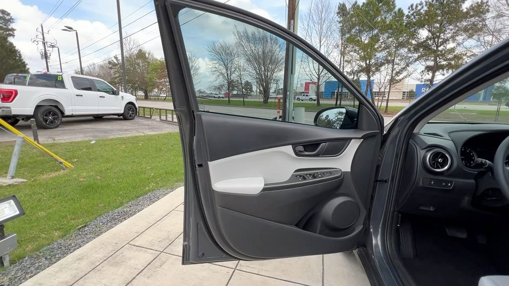 Used 2023 Hyundai Kona SEL w/ Cargo Package image 34