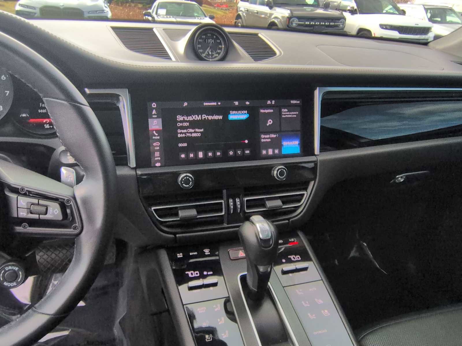 Used 2023 Porsche Macan Turbo image 30