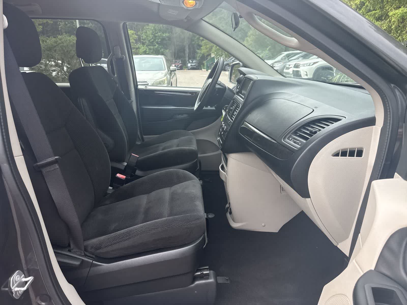 Used 2017 Dodge Grand Caravan SE w/ Power Window Group FWD image 17