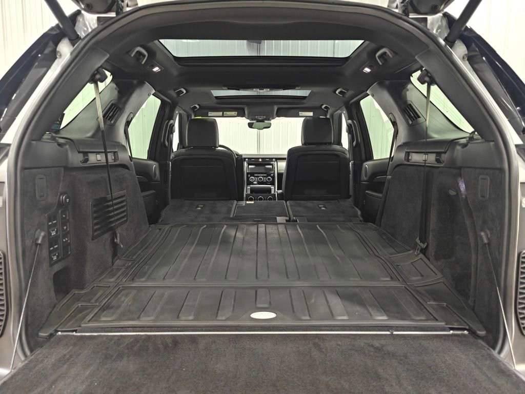 Used 2020 Land Rover Discovery HSE Luxury image 42