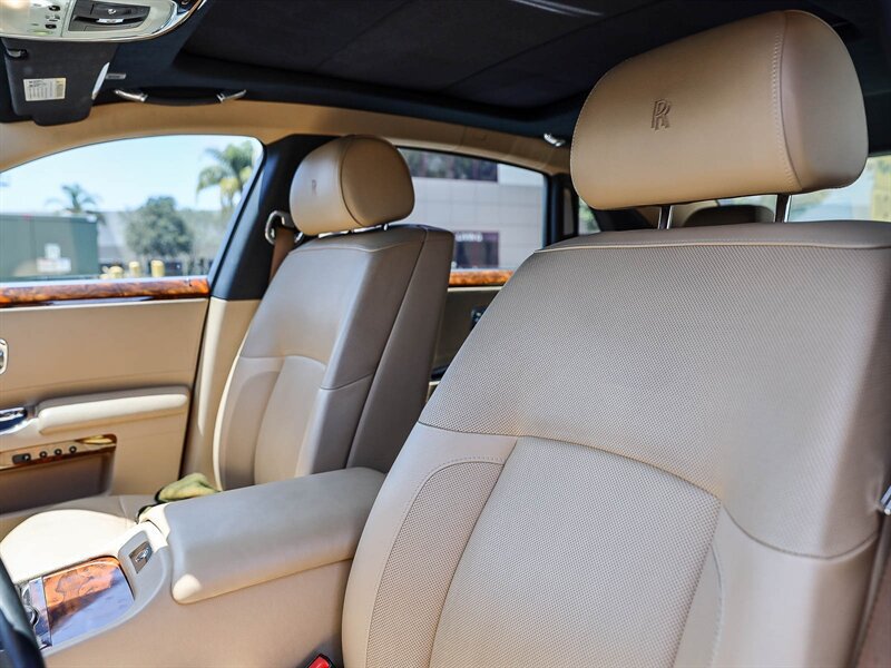 Used 2012 Rolls-Royce Ghost Extended Wheelbase RWD image 35