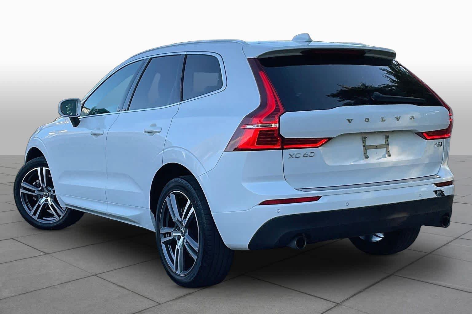 Used 2021 Volvo XC60 T5 Momentum w/ Premium Package AWD/4WD image 11