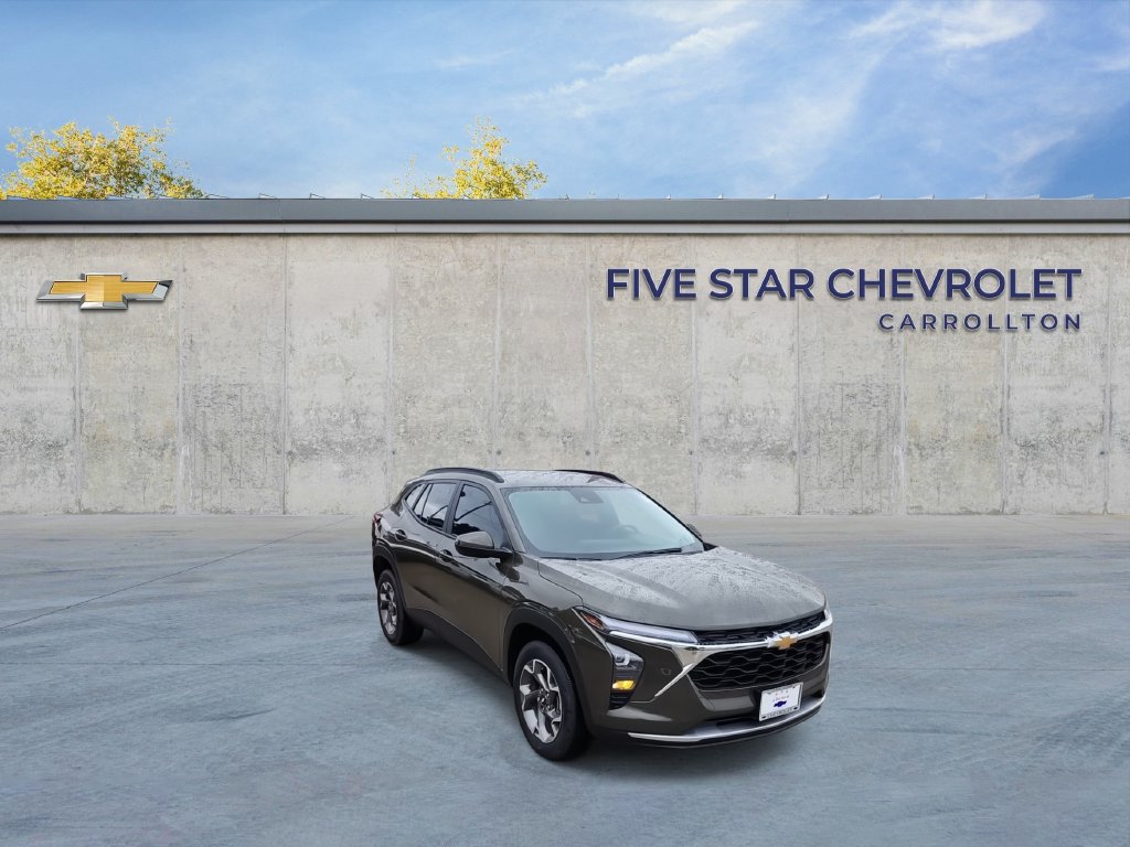 Used 2024 Chevrolet Trax LT FWD image 2