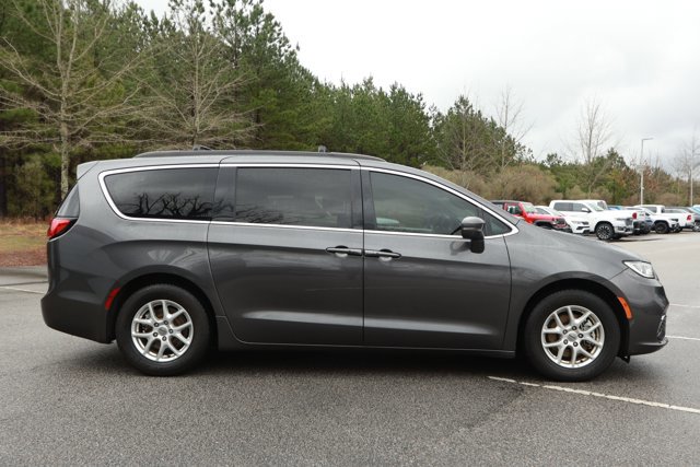 Used 2022 Chrysler Pacifica Touring-L image 4