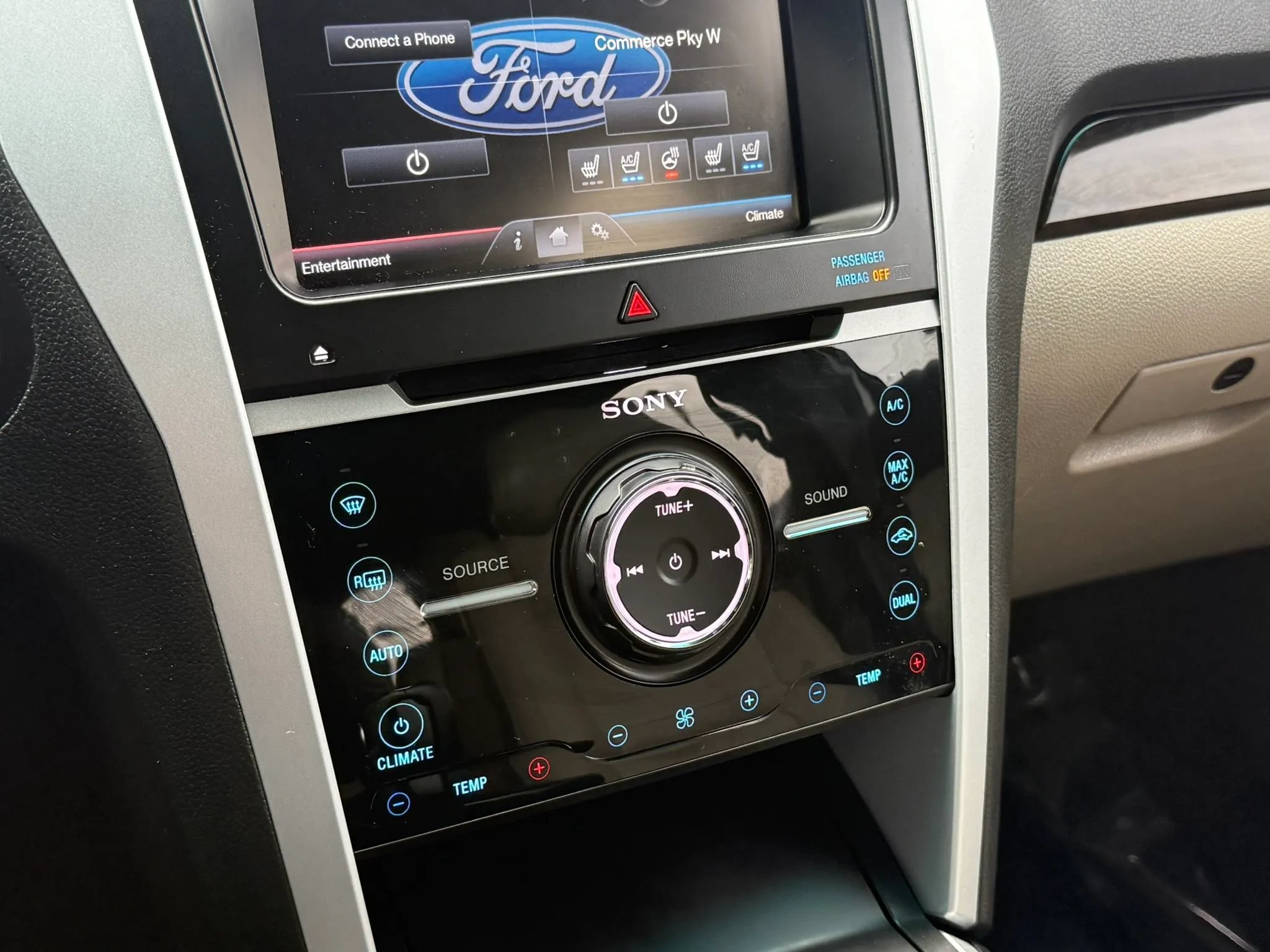 Used 2015 Ford Explorer Limited w/ Equipment Group 301A AWD/4WD image 39