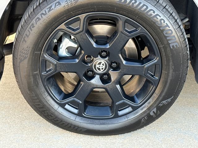 Used 2025 Toyota Sienna XLE Woodland Edition image 9