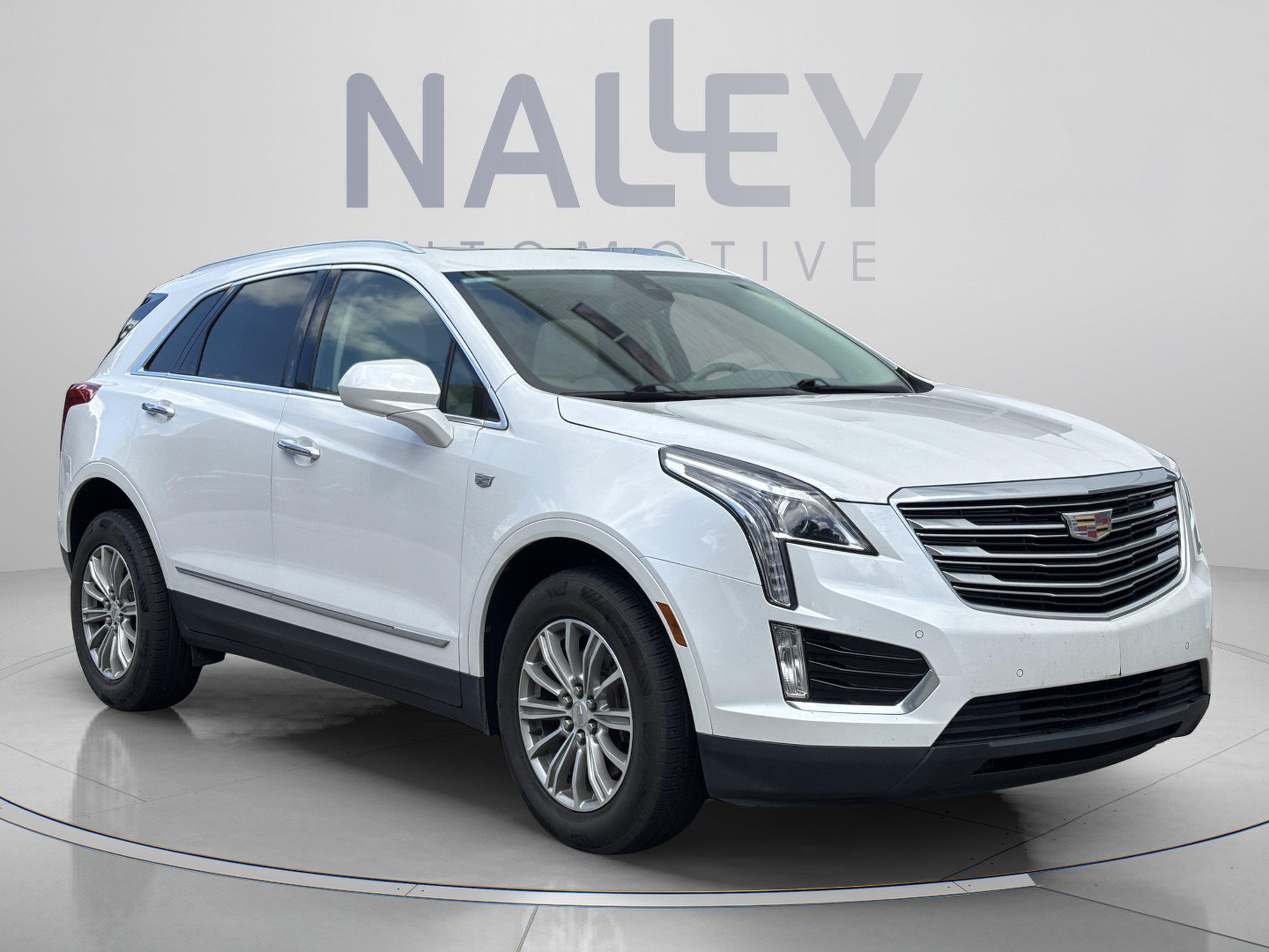 Used 2017 Cadillac XT5 Luxury w/ Driver Awareness Package FWD image 5