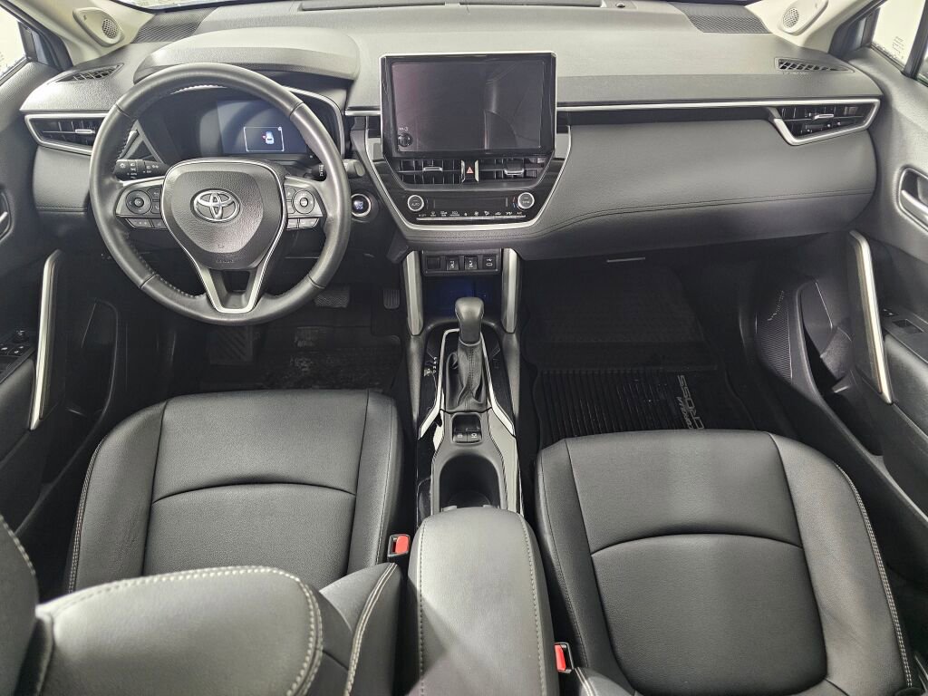 Used 2023 Toyota Corolla Cross XLE w/ Convenience Package image 22