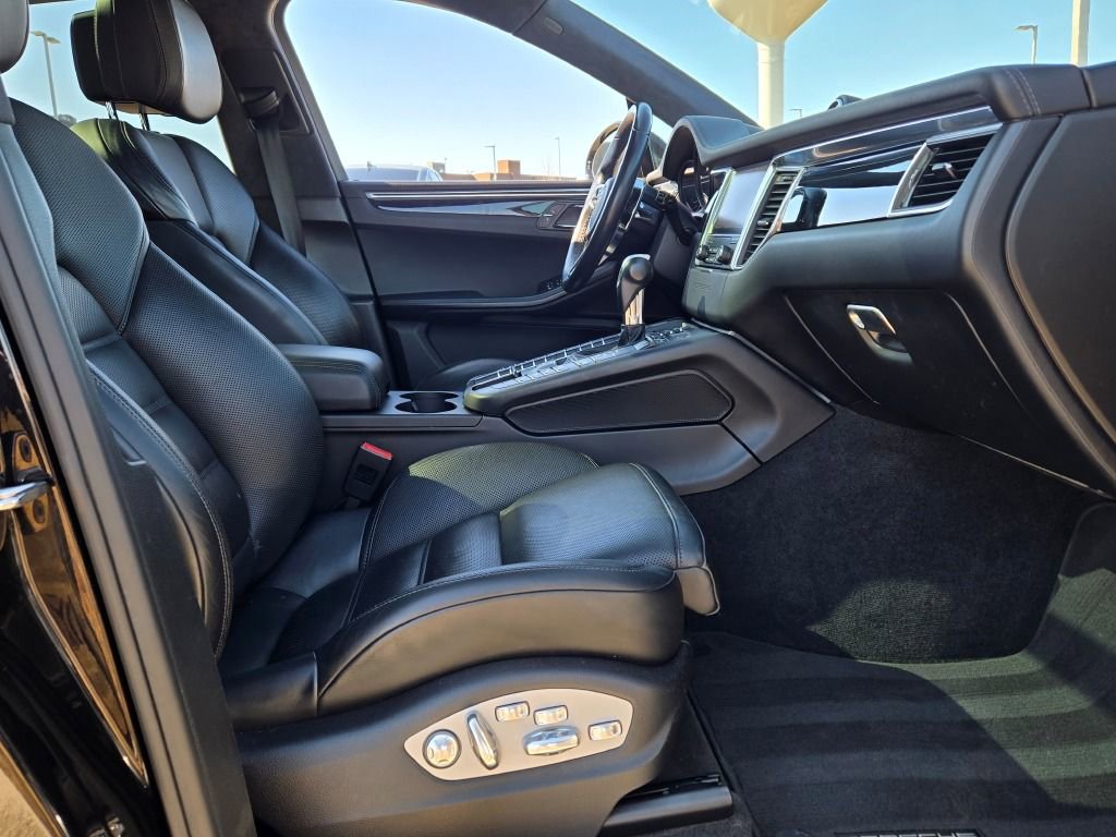 Used 2017 Porsche Macan Turbo image 39