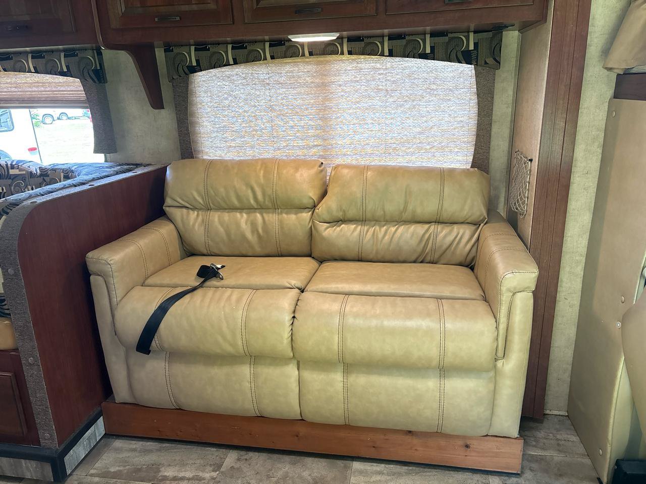 Used 2014 Ford E-450 and Econoline 450 Super Duty w/ Motorhome Prep Package RWD image 12