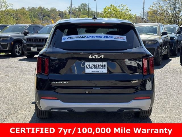 Used 2024 Kia Sorento LX image 3