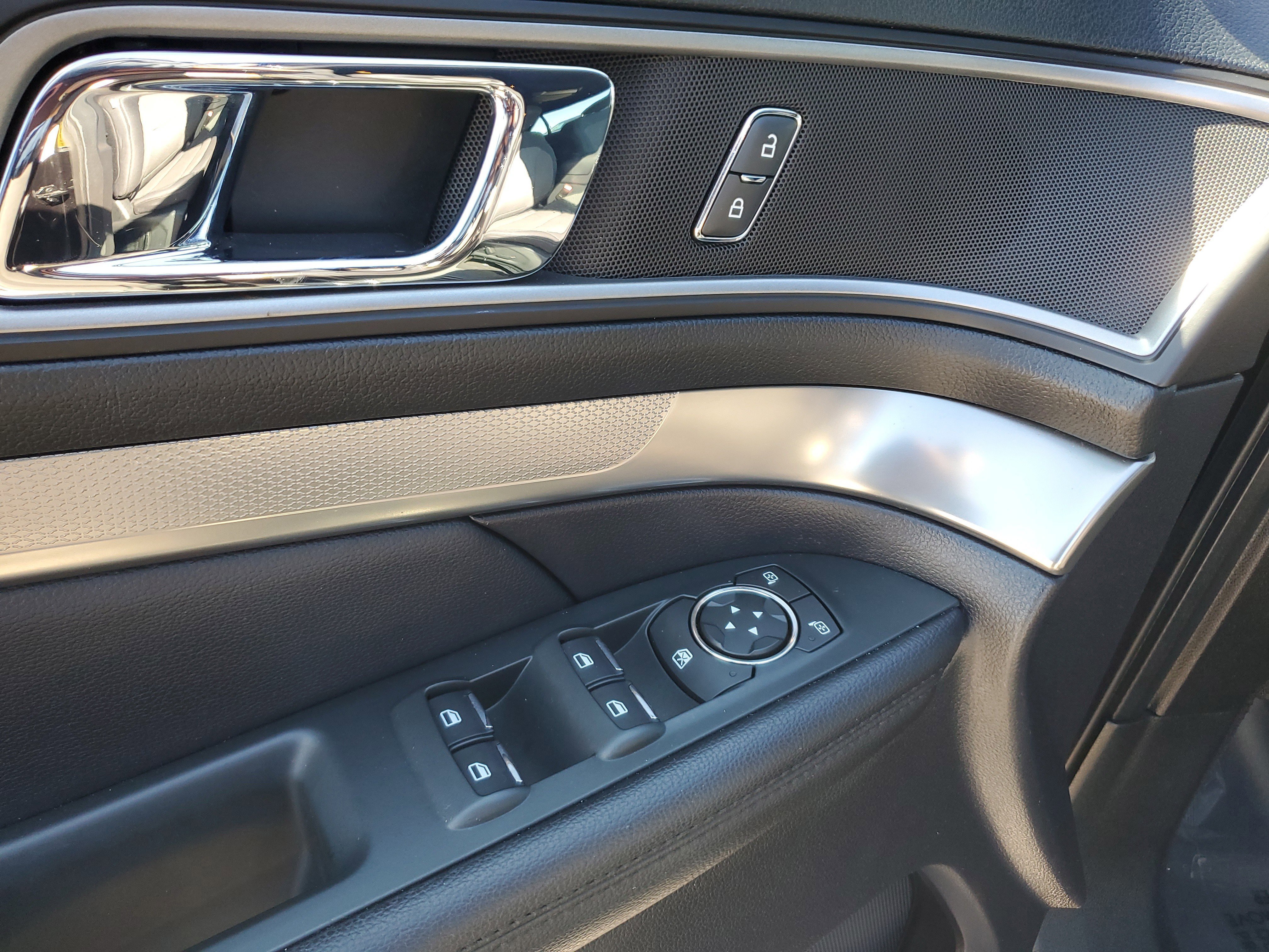 Used 2019 Ford Explorer XLT image 23