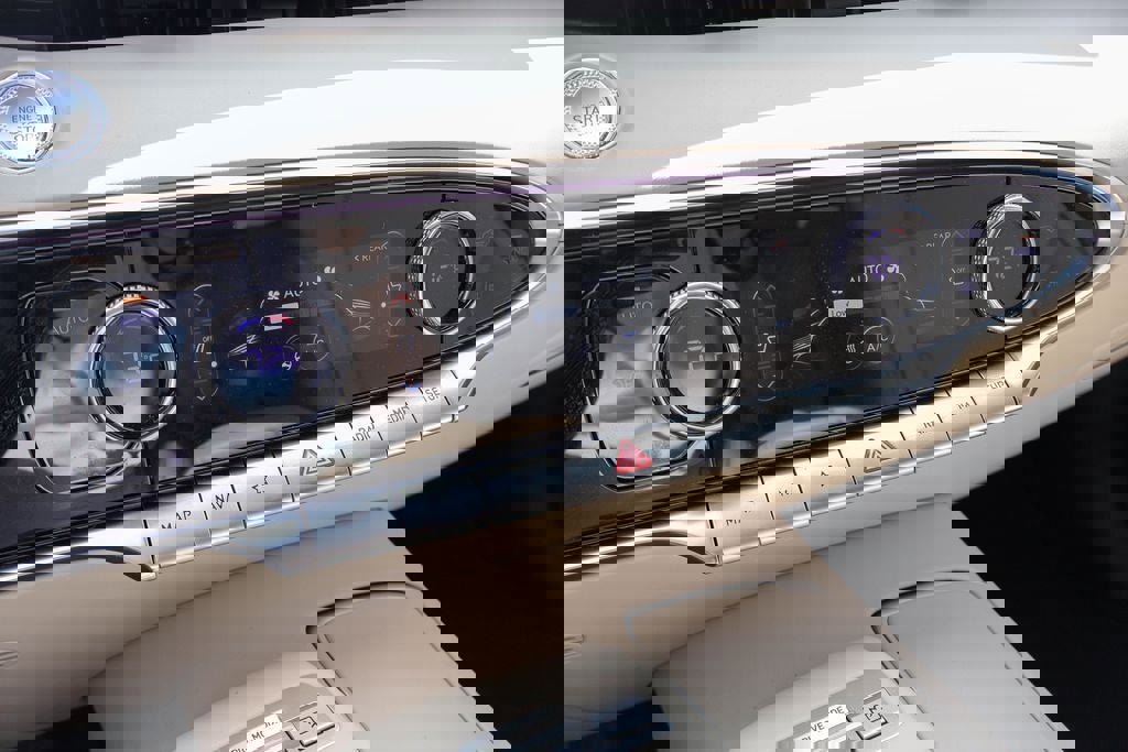 Used 2023 Genesis GV70 2.5T w/ Advanced Package image 15