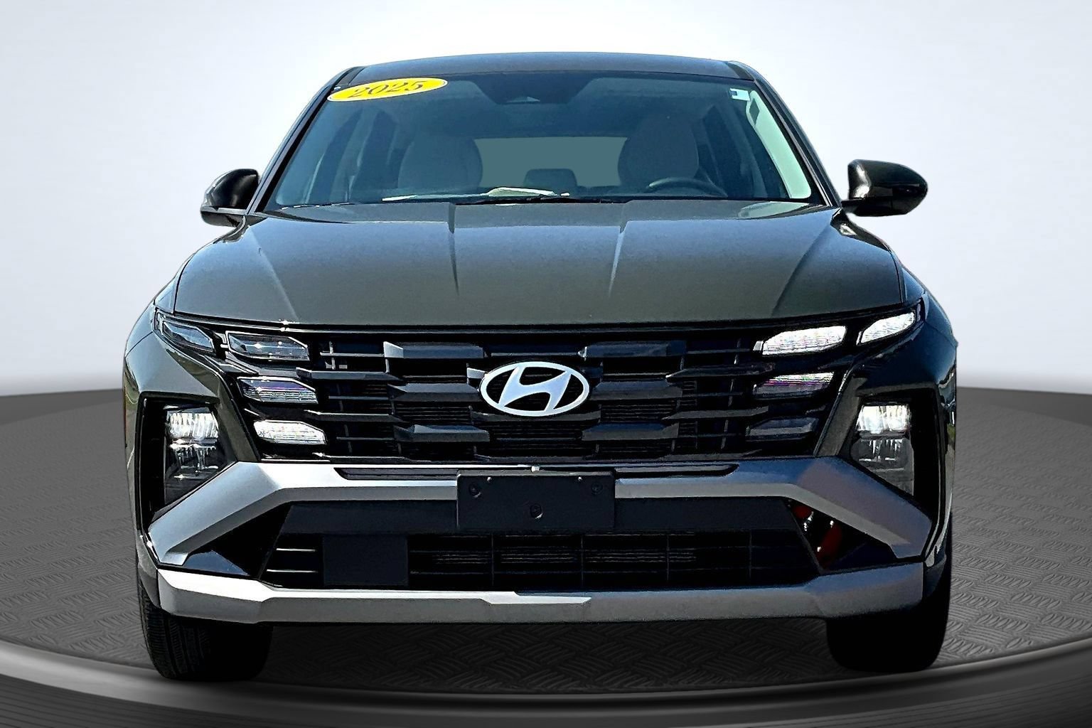 Used 2025 Hyundai Tucson SE FWD image 2