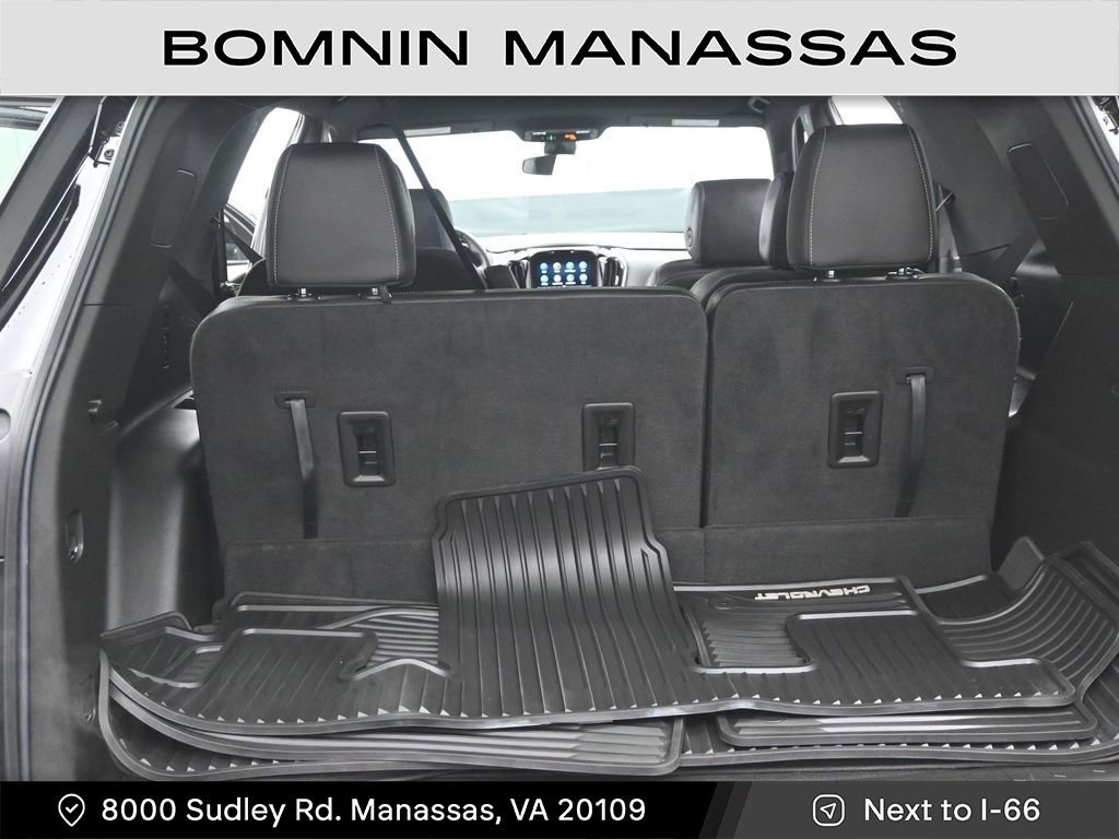 Used 2023 Chevrolet Traverse LT w/ Midnight/Sport Edition image 11