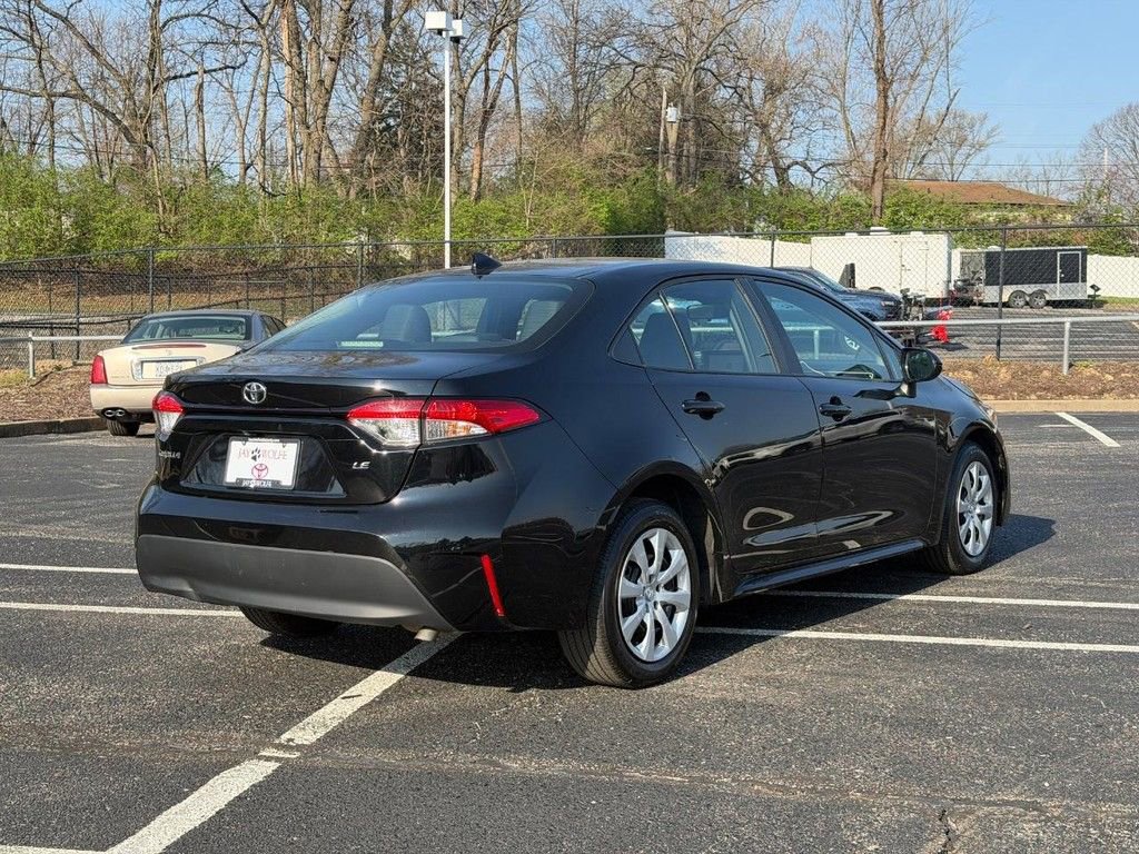 Used 2023 Toyota Corolla LE image 3